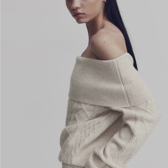H&M off the shoulder sweater - Picture 2 of 5